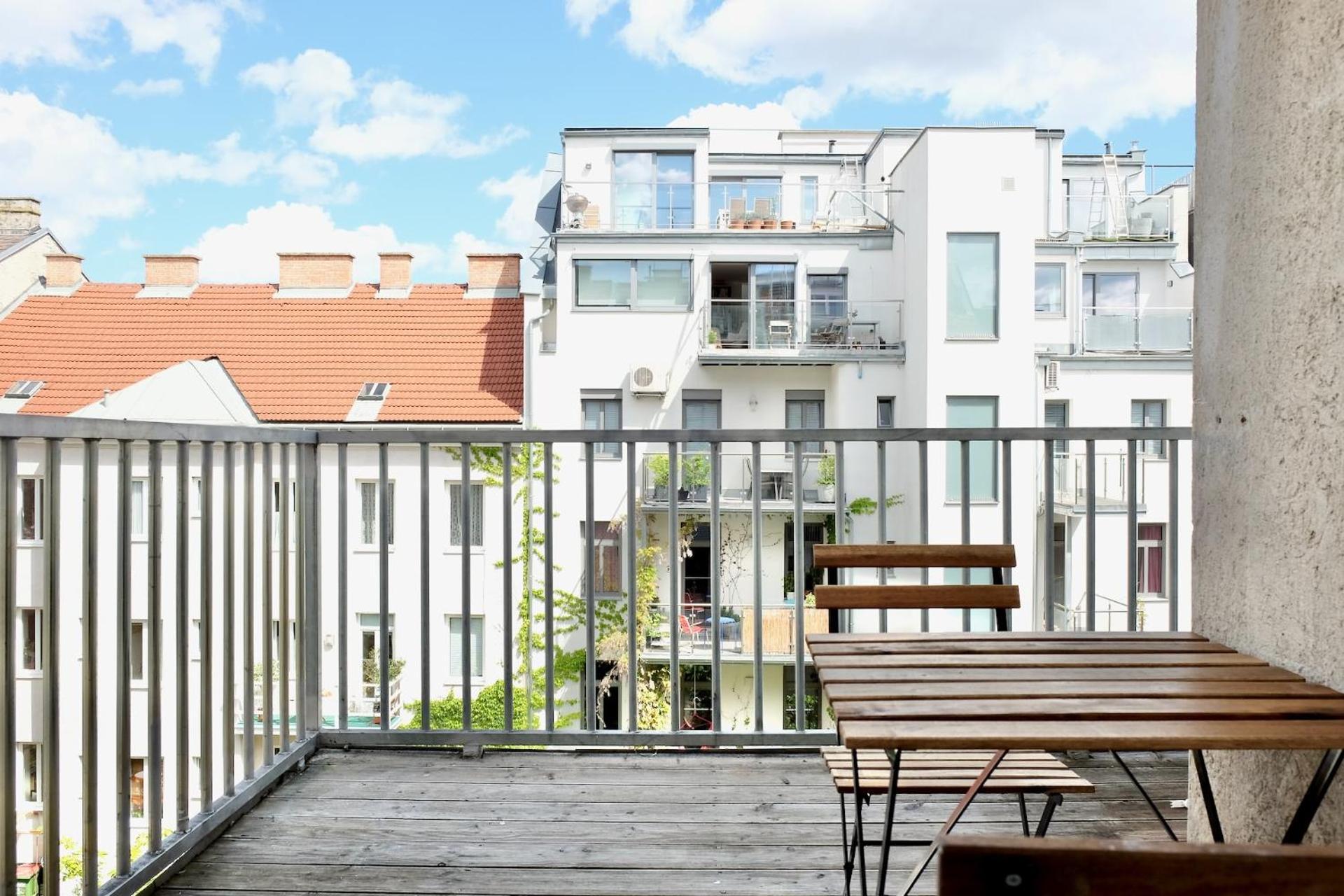 Triple A Apartments Виена Екстериор снимка